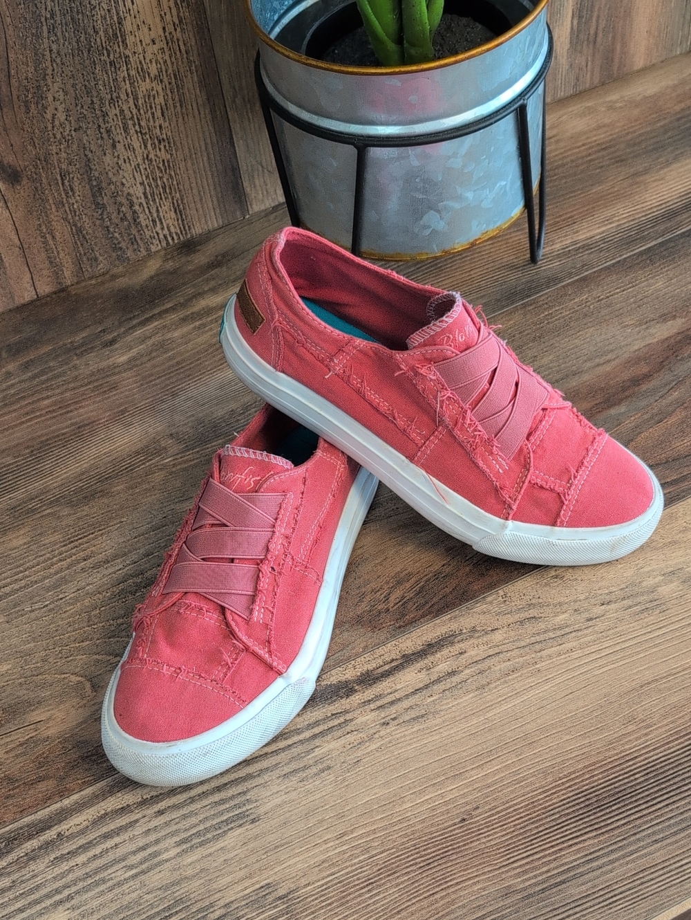 Blowfish Malibu Marley Canvas Slip-on Sneakers with Elastic Straps 7.5     588A